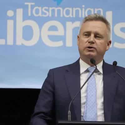 Poll shows hung parliament risk for only Lib government