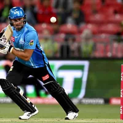 Weatherald shines as Strikers stay in BBL finals hunt