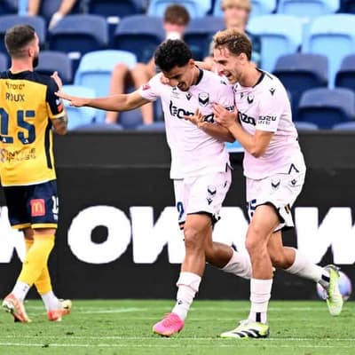 Late Reec goal helps Mariners draw against Victory