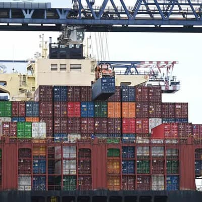 Albanese urges 'good faith' talks to end port dispute