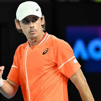 Speed Demon races into Open's last 32 with gears to go