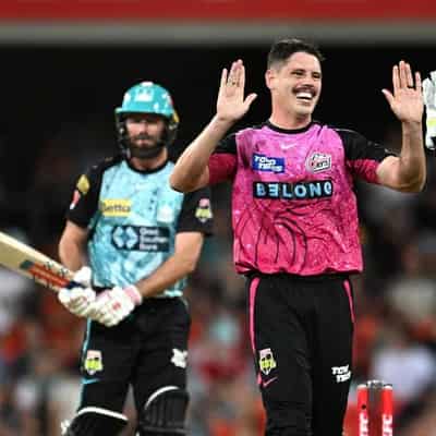 Sixers thump Heat to book BBL final at SCG