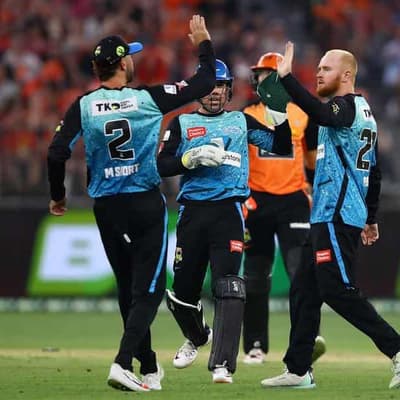 Strikers spin a web to upset Perth in BBL knockout