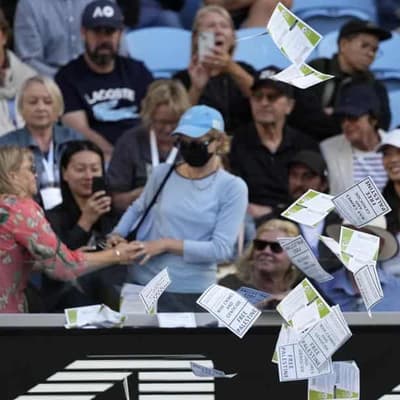 Spectator evicted as Palestine protest lobs at Open