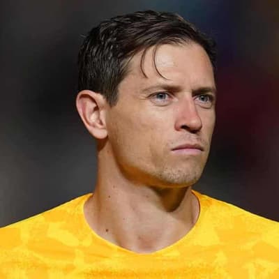 Arnold backs Roos' attack to click in Indonesia clash