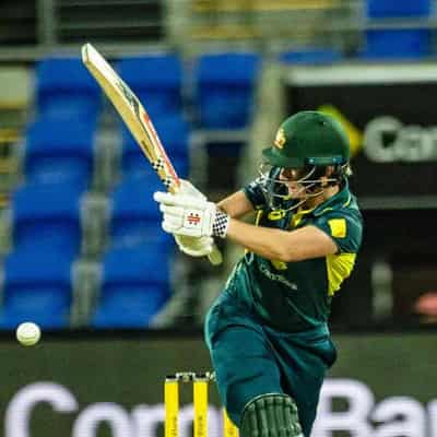 Mooney leads Australia to T20 win over South Africa