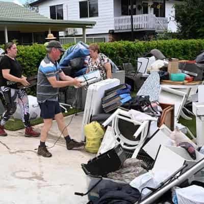 Community prepares for worst as ex-cyclone lingers