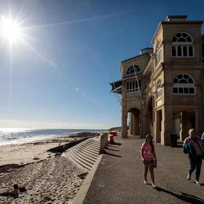 Western Australia bakes as scorching heatwave continues