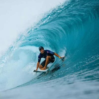 Wait continues for Pipe Pro surfing in Hawaii