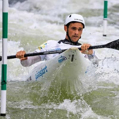 Anderson ups bid for Paris with kayak cross gold