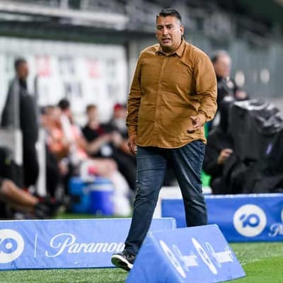 Sky-high Phoenix wary of ALM's last-placed Western Utd