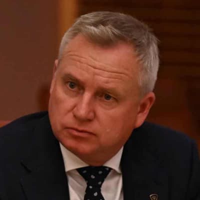 Last-standing Liberal government ponders early election