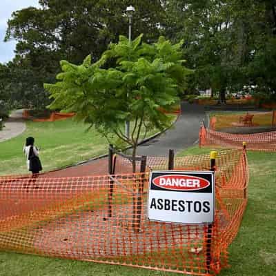 Asbestos-tainted mulch potentially at hundreds of sites