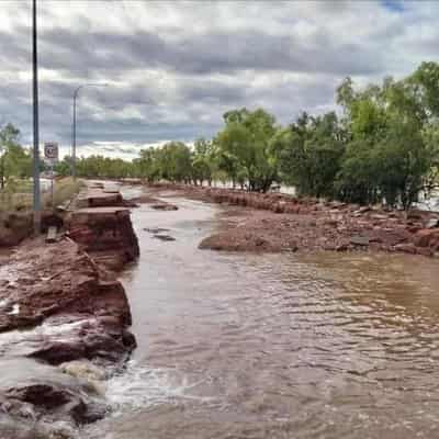 Emergency services prepare for cyclone and flooding