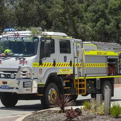 Eyre Highway remains closed in WA amid bushfire