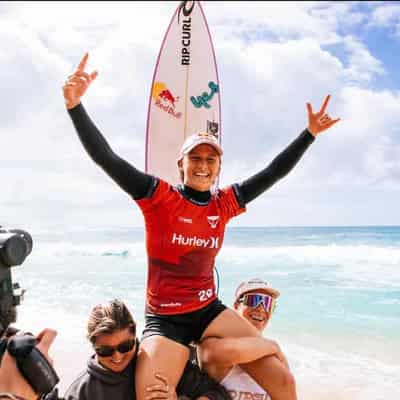 Aussies Picklum and Robinson clinch Sunset surf titles