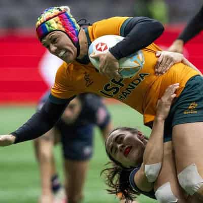 Aussie 7s women into Vancouver semis, men struggle