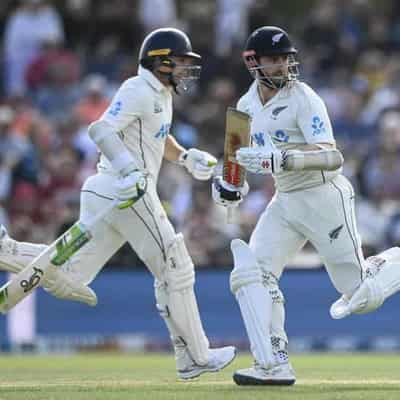 NZ stand up in second Test, lead Australia by 40