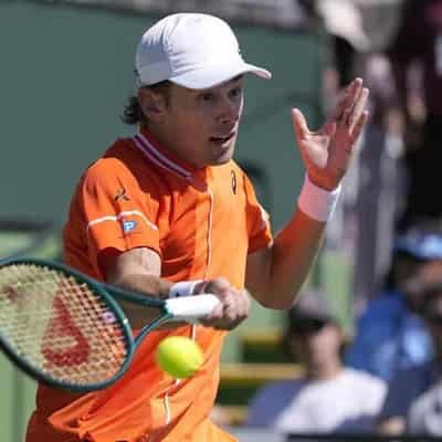 De Minaur keeps Australian hopes alive in California