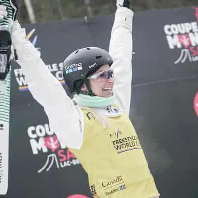 Scott defends crystal globe as World Cup aerials champ