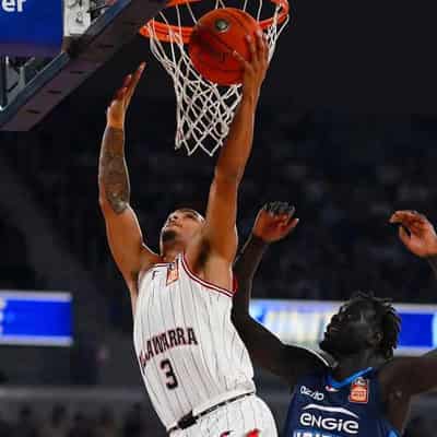 United hold off Hawks to reach NBL Championship Series