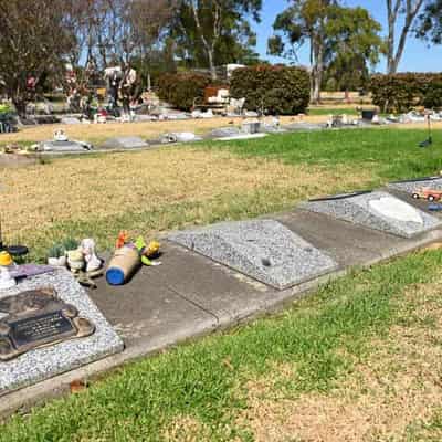 'Despicable' thieves loot memorial for dead children