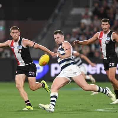 Dangerfield lifts Geelong to tight win over Saints