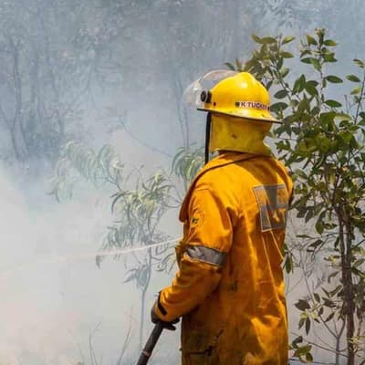 Emergency warnings in place for Perth bushfire