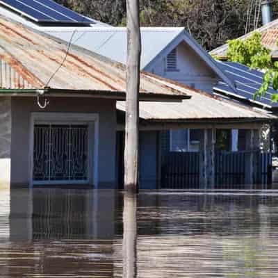 Cash leaves flood survivors making do in the aftermath