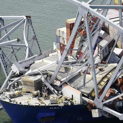 Divers recover two bodies after US bridge collapse