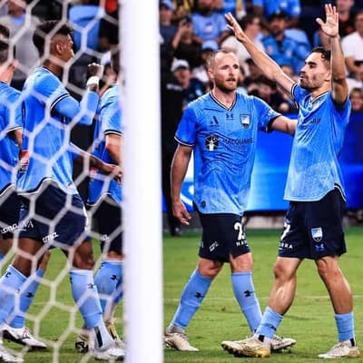 Sydney win a setback for Mariners in race for top spot