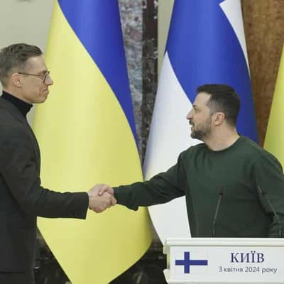 Ukraine signs Finland deal, warns of Russia troop plans