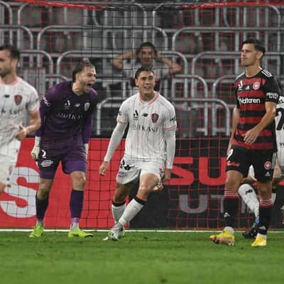 Massive Freke save fires Roar to 2-1 win over Wanderers