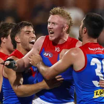 Oliver cleared for Dees, Hawks' Jiath sidelined again