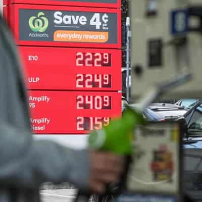 Fuel hits new high as oil and Aussie dollar diverge