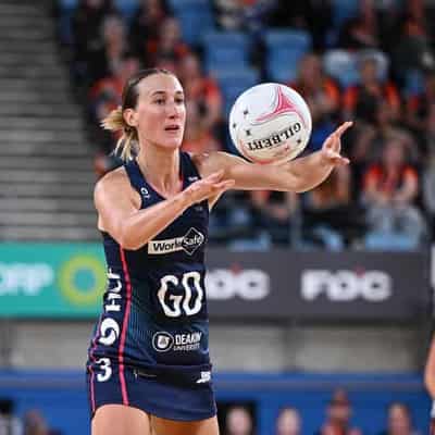 Mannix stars in Vixens rout of Giants