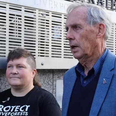 Bob Brown to fight forestry protest trespass charge