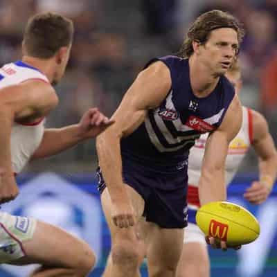 Freo coach tells critics to look at the handball stats