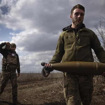 Ukraine says Russian troops pressing ahead in Donetsk