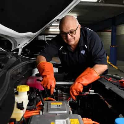 Training boost to repair electric car mechanic shortage