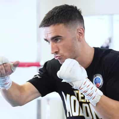 Moloney's final flurry not enough, loses title in Tokyo