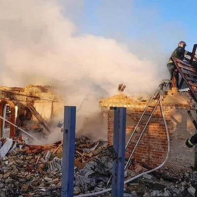 Russian air strike piles pressure on Ukraine power grid