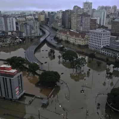 Brazil flood toll rises to 143, rains continue to pour