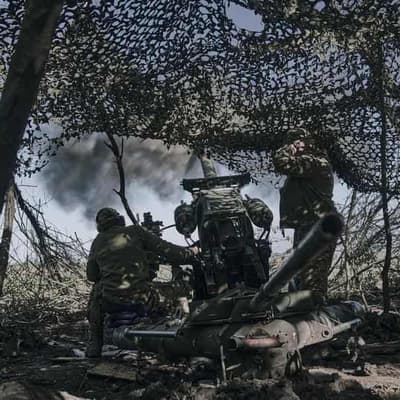 Ukraine battles to repel Russian advance near border