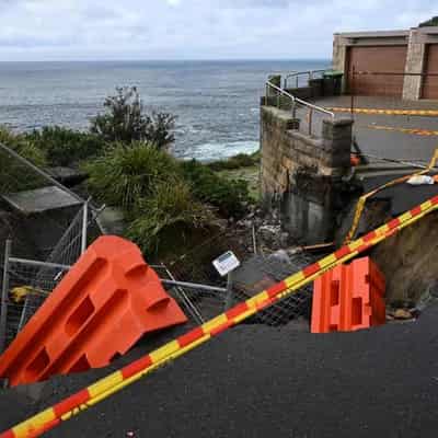 Council gets to work on Sydney sinkhole caused by rain