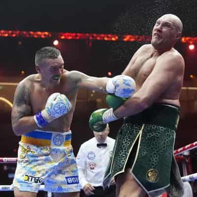 Usyk edges Fury to be undisputed heavyweight champion