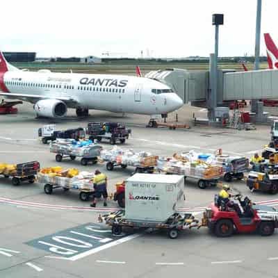 Union court claim for sacked Qantas staff 'unrealistic'