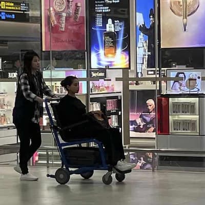 No more meals when seatbelt sign on: Singapore Airlines