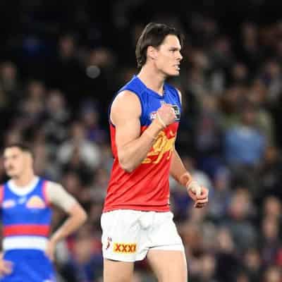 Lions' midfield find form in mauling of Bulldogs