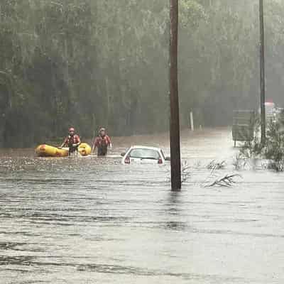 Flood threat recedes as residents return to river towns